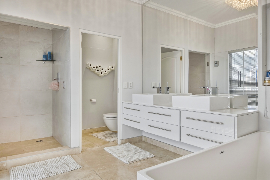 9 Bedroom Property for Sale in Constantia Western Cape